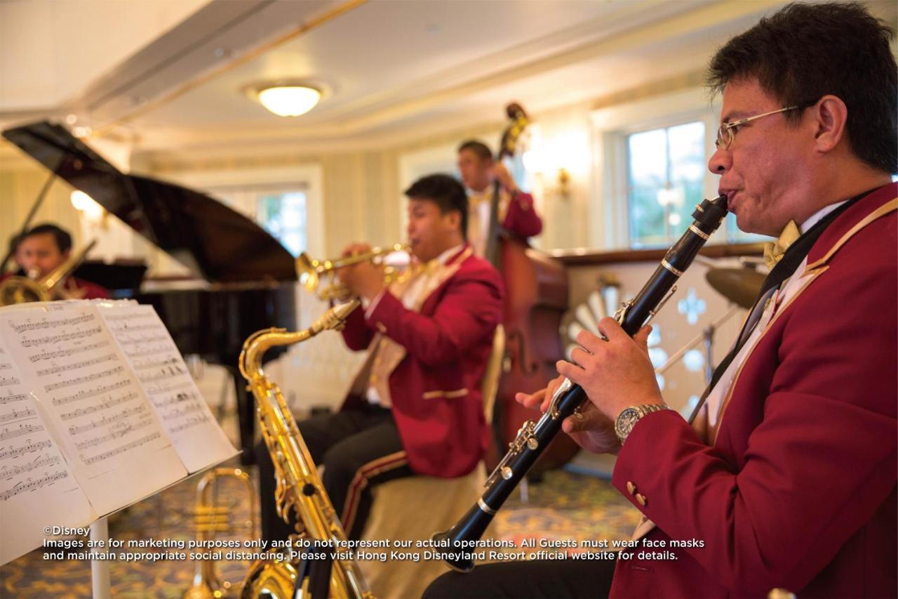 Hong Kong Disneyland Hotel Tsuen Wan  Zewnętrze zdjęcie The band at the 2018 U.S. Open