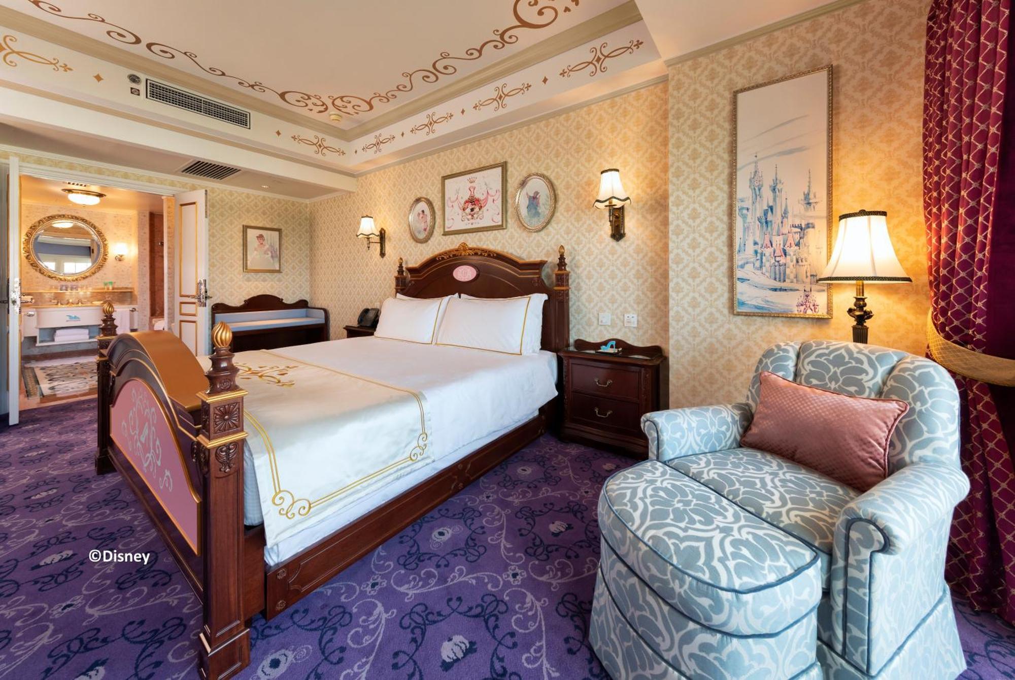 Hong Kong Disneyland Hotel Tsuen Wan  Pokój zdjęcie A bedroom at the Disney Resort