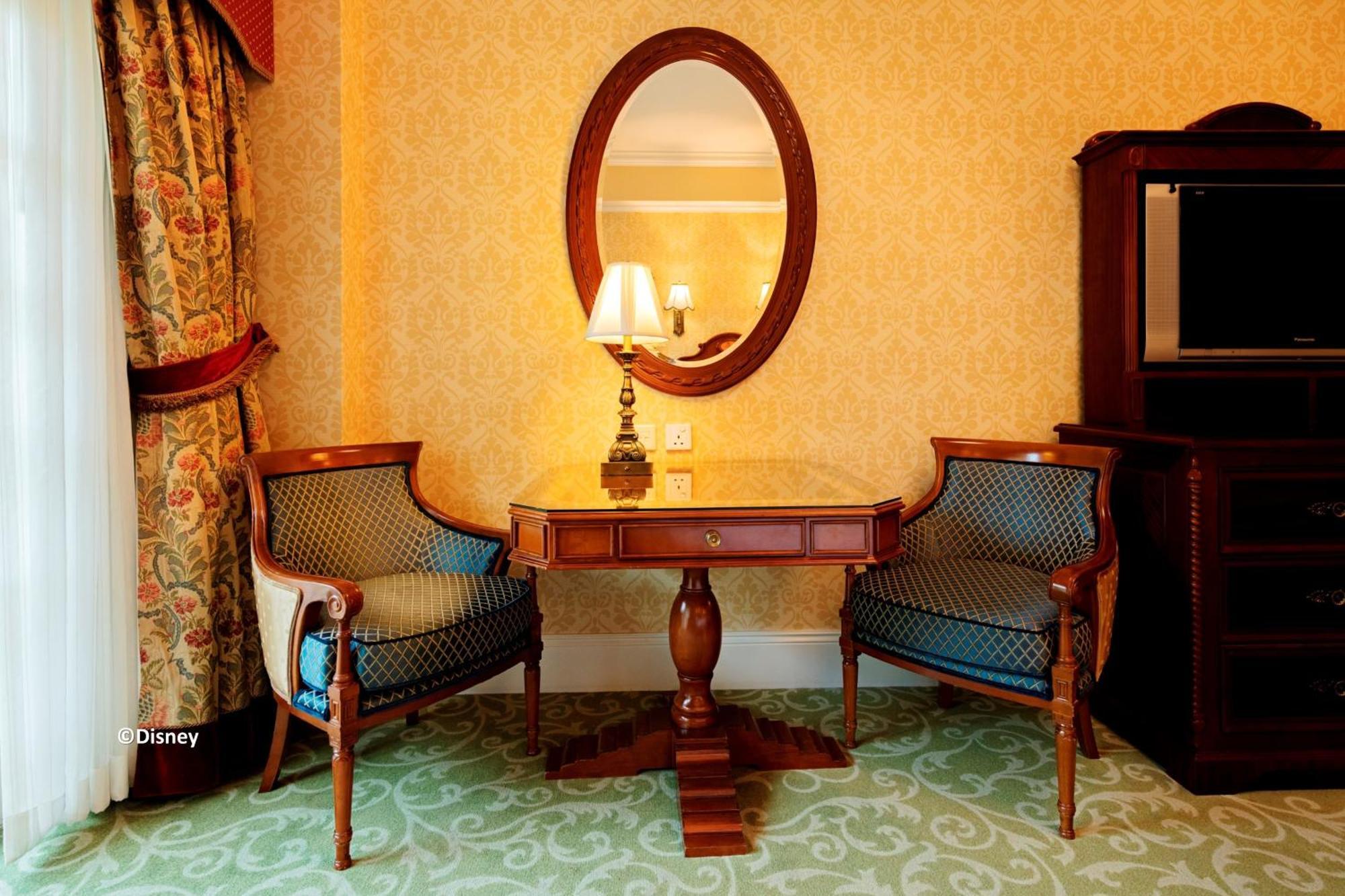 Hong Kong Disneyland Hotel Tsuen Wan  Pokój zdjęcie A room at the hotel